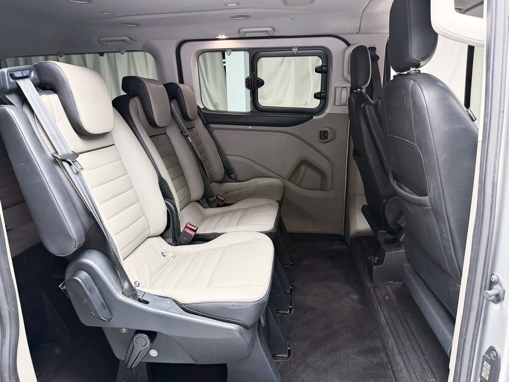 全台到府賞車 2018/19 Ford Tourneo Custom 八人座長軸豪華型『小李經理』元禾國際車業/中古車/促銷中  第10張相片