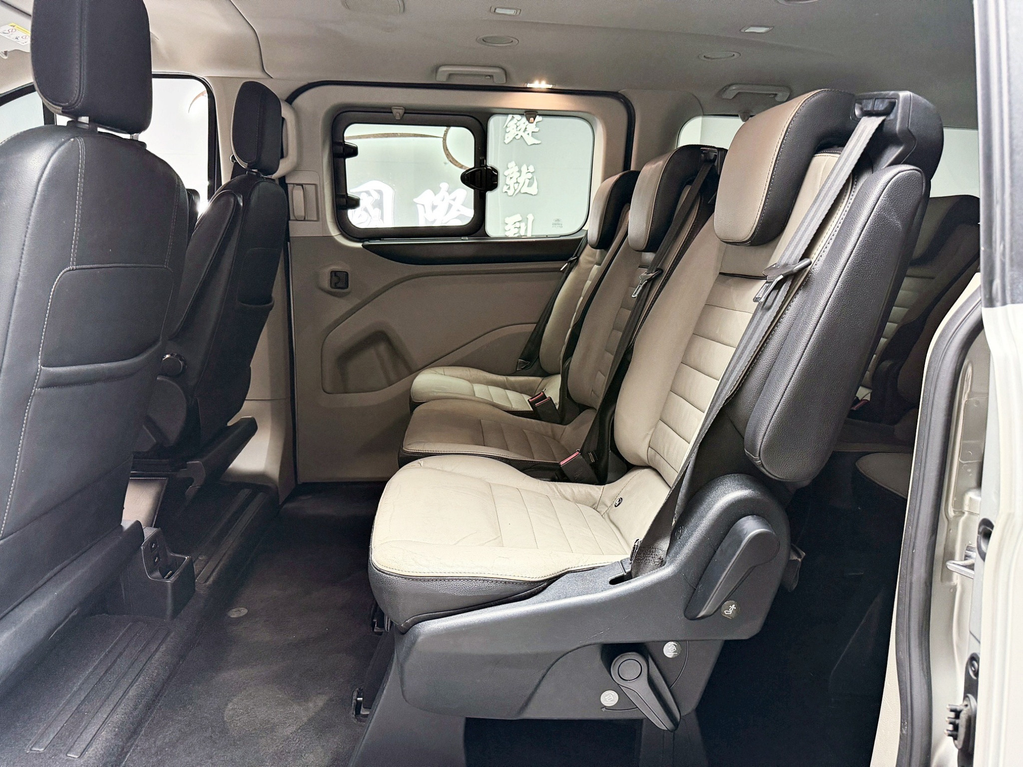 全台到府賞車 2018/19 Ford Tourneo Custom 八人座長軸豪華型『小李經理』元禾國際車業/中古車/促銷中  第12張相片