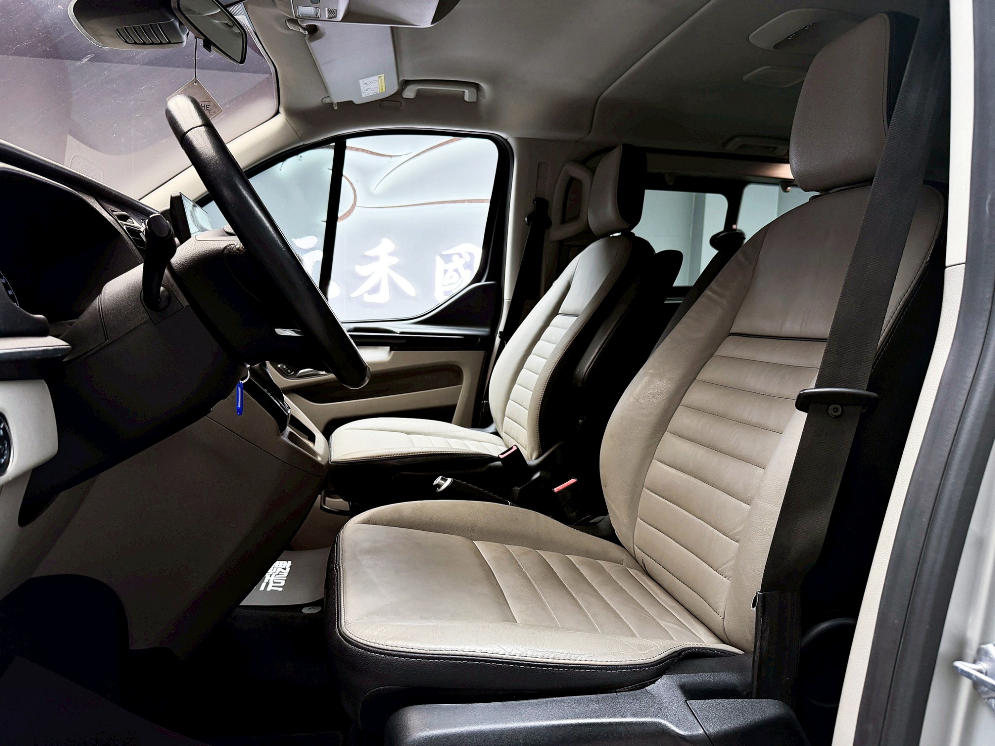 全台到府賞車 2018/19 Ford Tourneo Custom 八人座長軸豪華型『小李經理』元禾國際車業/中古車/促銷中  第13張相片