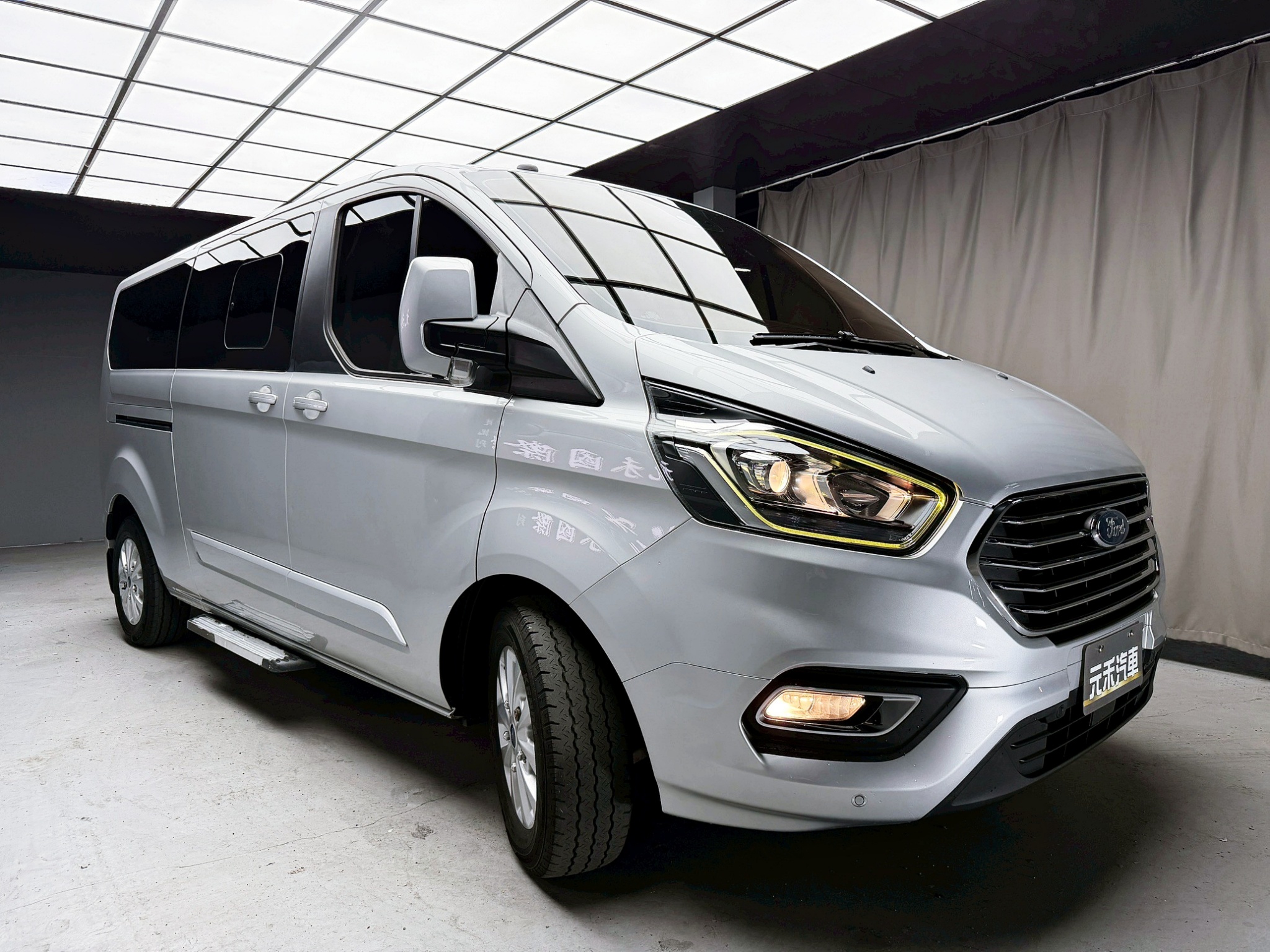 全台到府賞車 2018/19 Ford Tourneo Custom 八人座長軸豪華型『小李經理』元禾國際車業/中古車/促銷中  第19張相片
