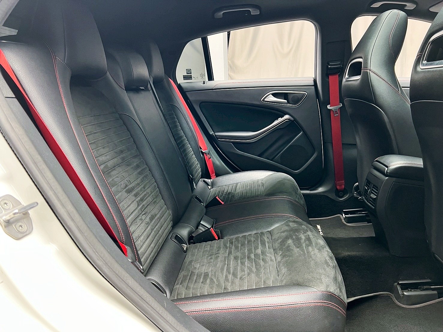 全台到府賞車 2018 Benz CLA45 Shooting Brake AMG 4MATIC W177型『小李經理』元禾國際車業/中古車/促銷中  第13張相片