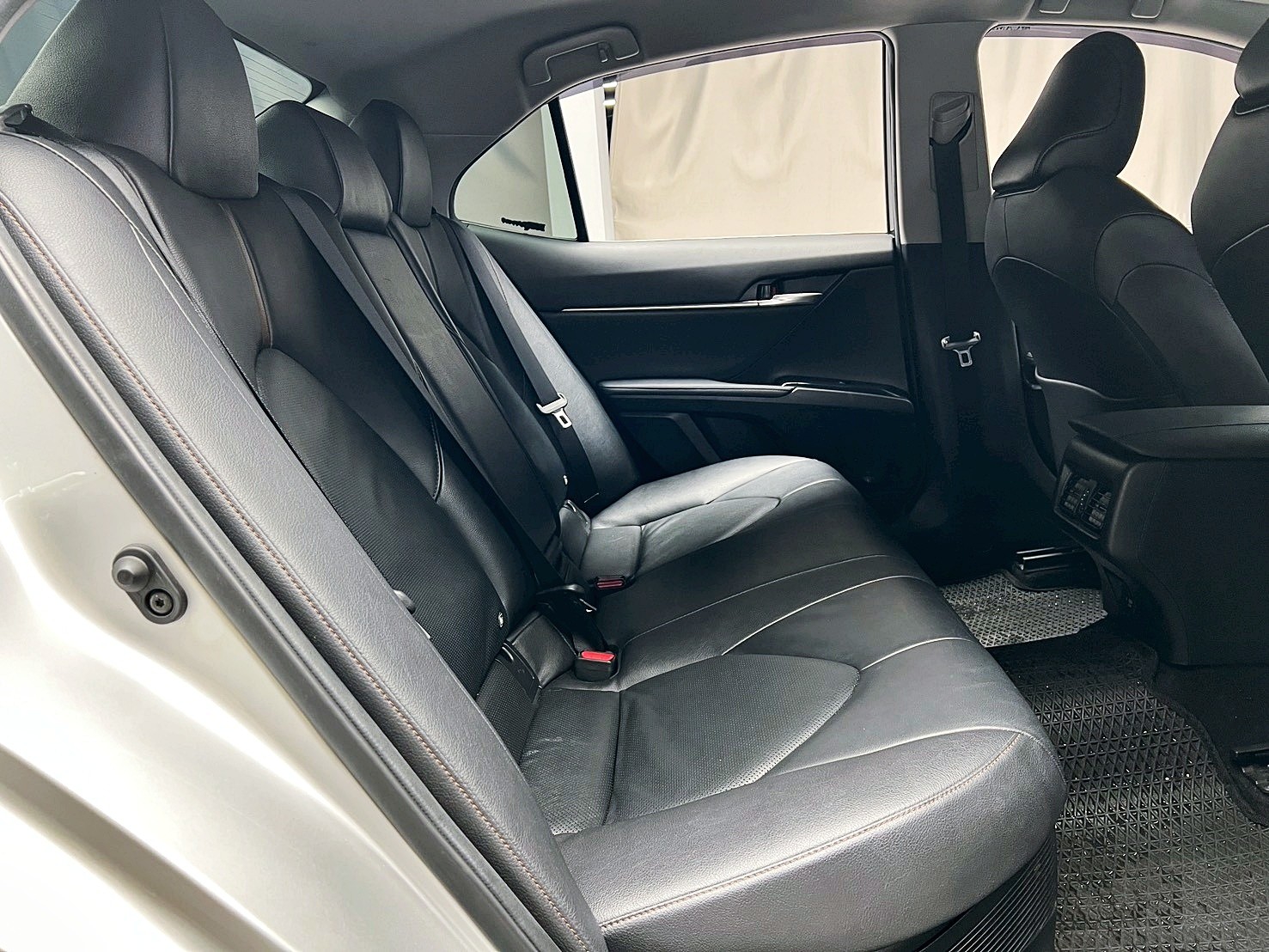 全台到府賞車 2020 Toyota Camry Hybrid 尊爵版『小李經理』元禾國際車業/中古車/促銷中  第12張相片