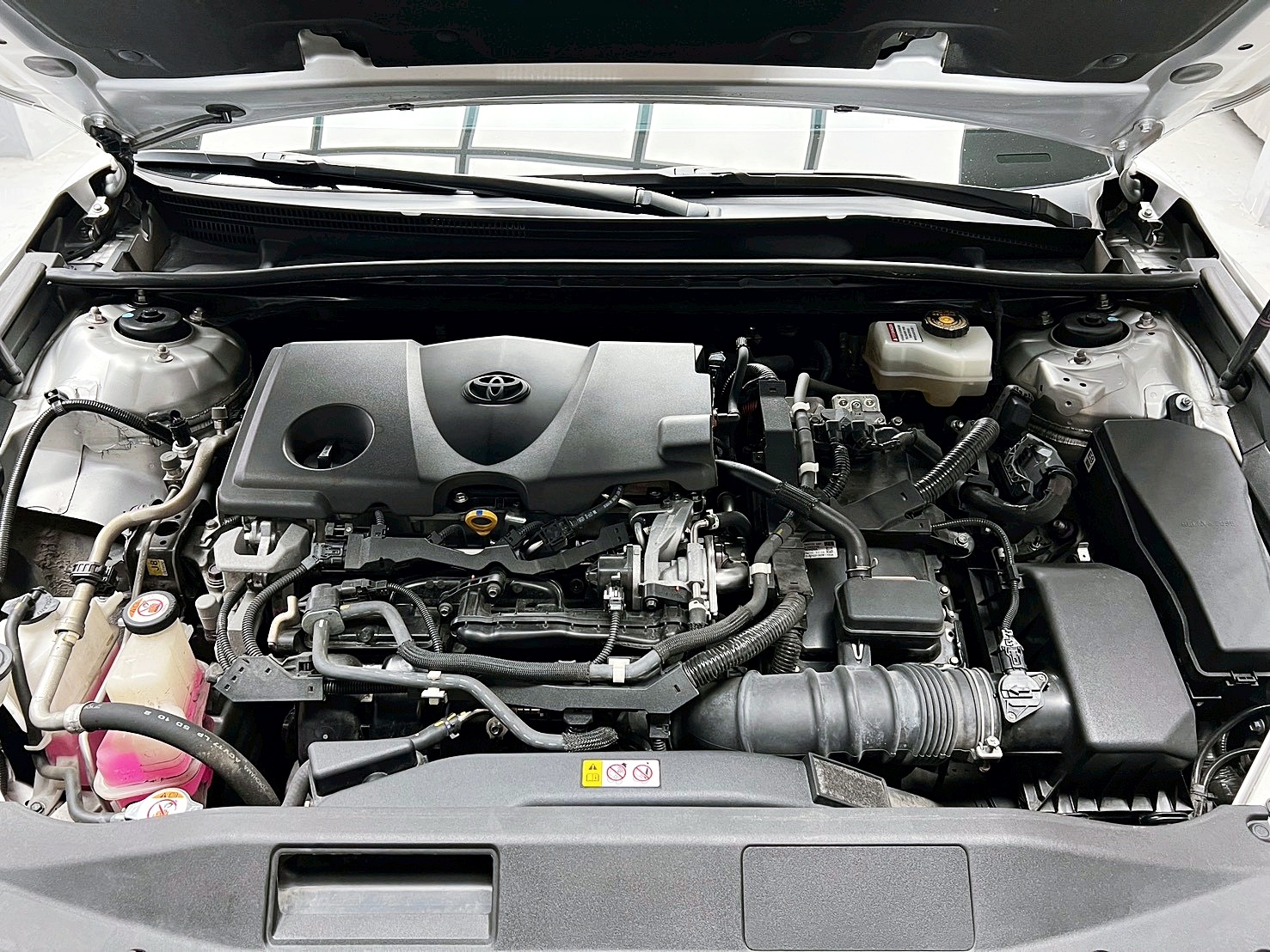 全台到府賞車 2020 Toyota Camry Hybrid 尊爵版『小李經理』元禾國際車業/中古車/促銷中  第18張相片