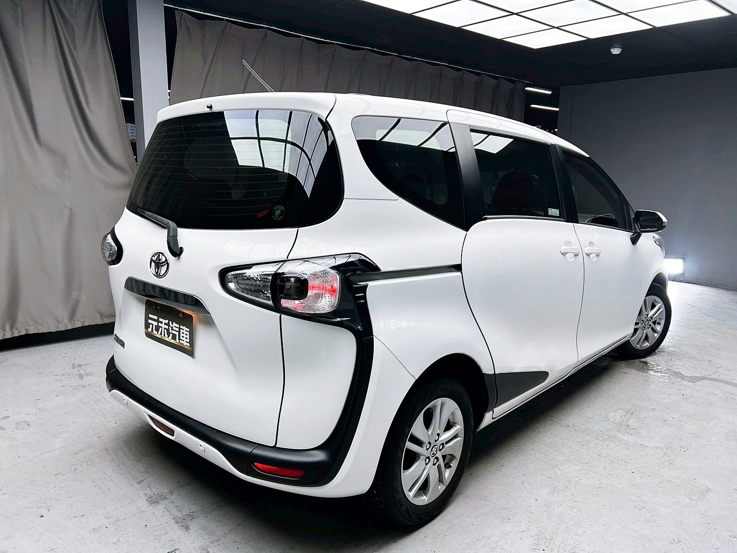 全台到府賞車 2018 Toyota Sienta 7人座豪華版『小李經理』元禾國際車業/中古車/促銷中  第16張相片