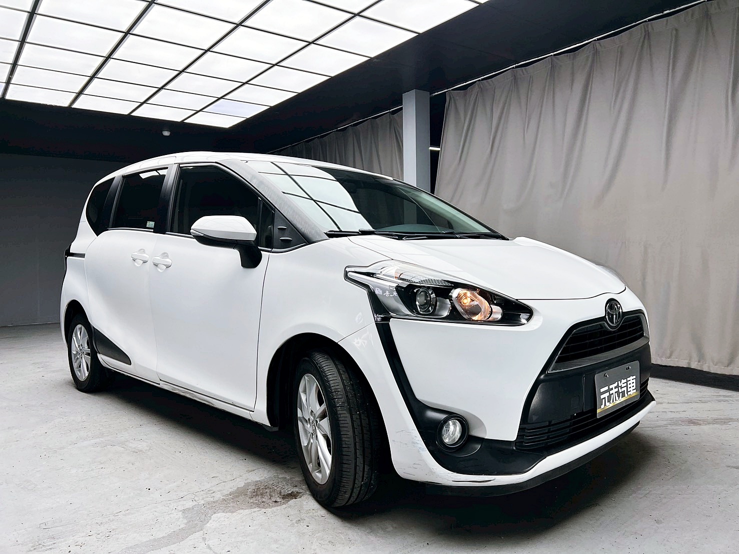 全台到府賞車 2018 Toyota Sienta 7人座豪華版『小李經理』元禾國際車業/中古車/促銷中  第17張相片