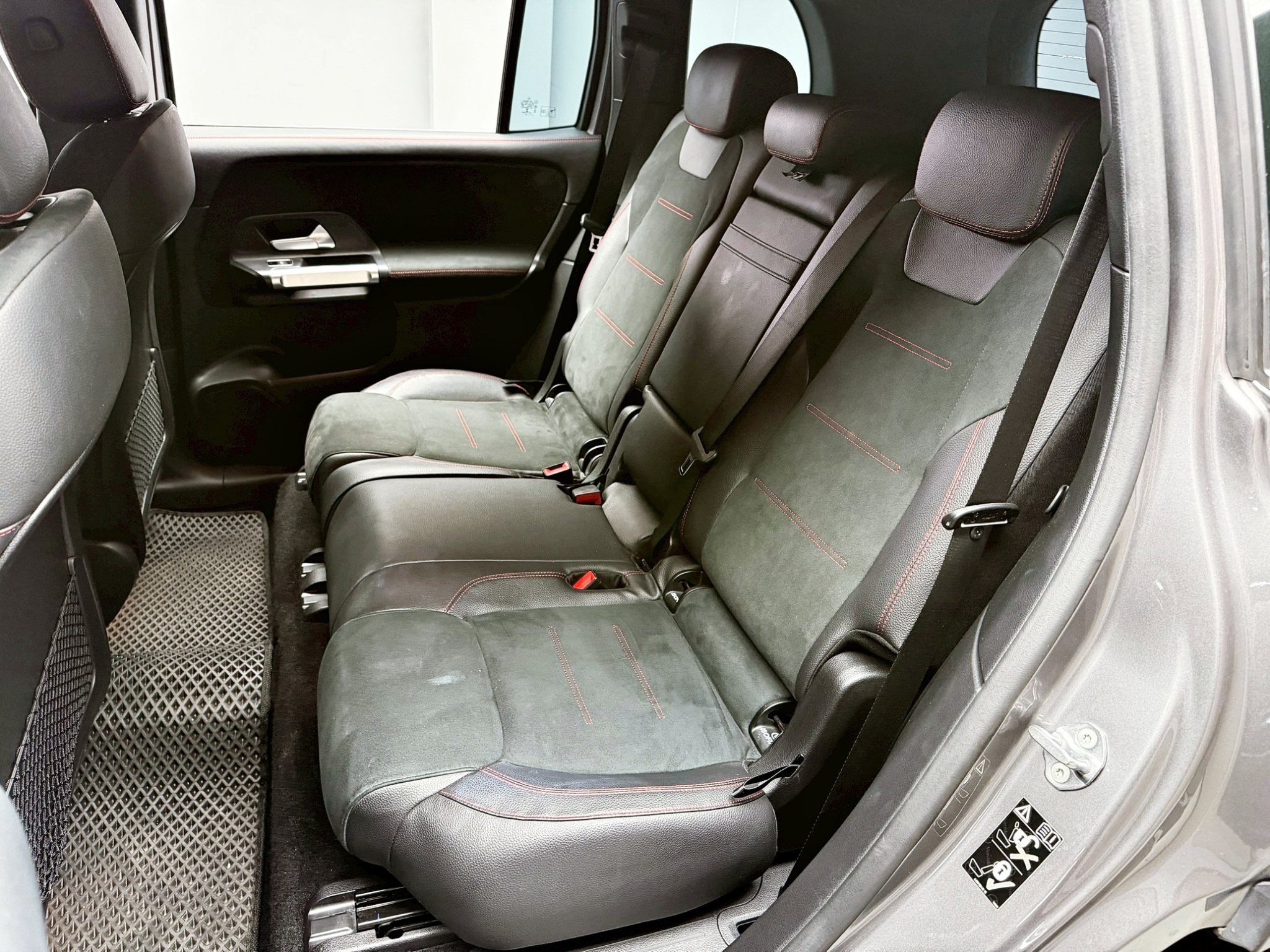 全台到府賞車 2020 Benz GLB200 AMG X247型『小李經理』元禾國際車業/中古車/促銷中  第12張相片