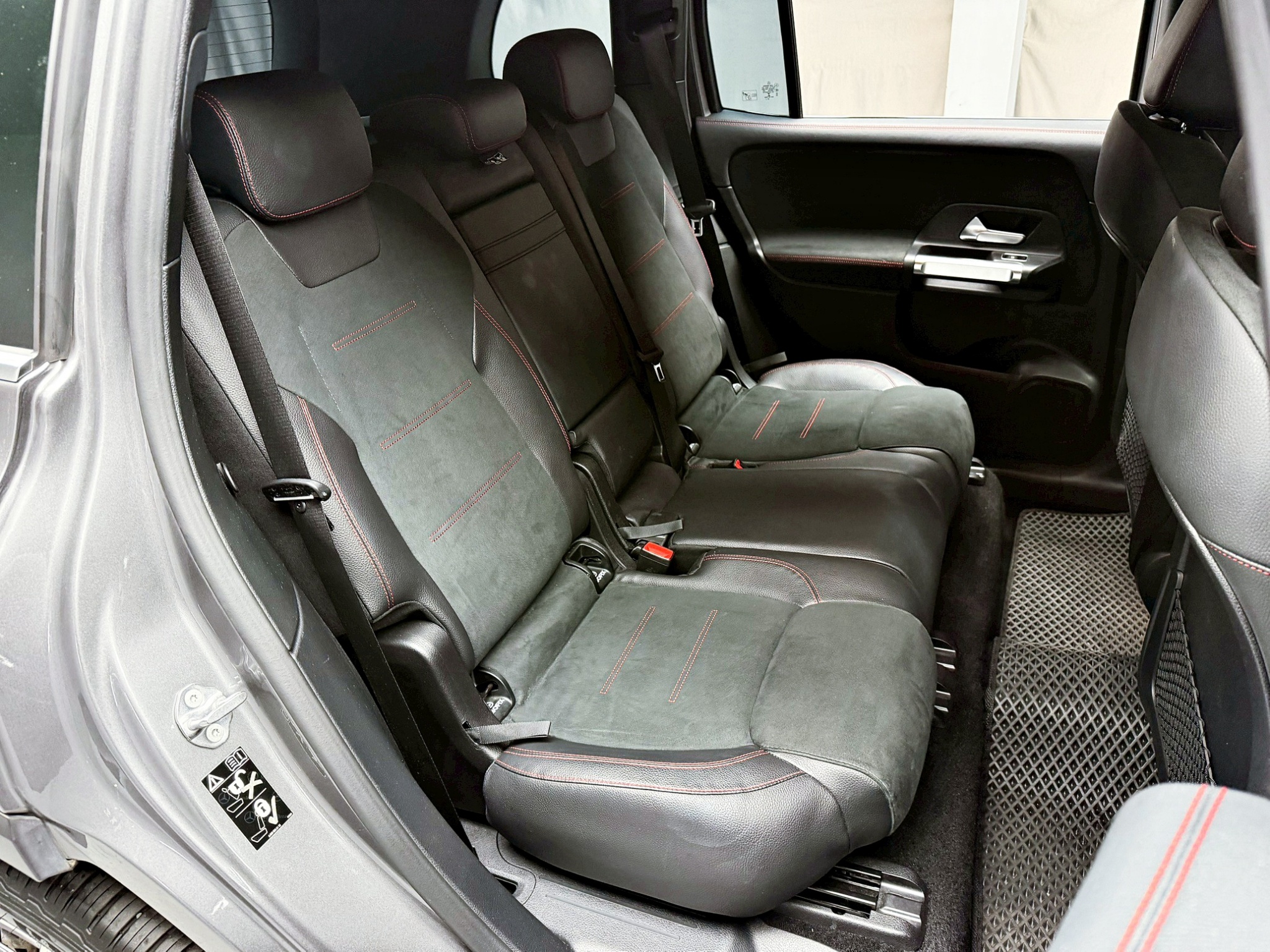 全台到府賞車 2020 Benz GLB200 AMG X247型『小李經理』元禾國際車業/中古車/促銷中  第13張相片