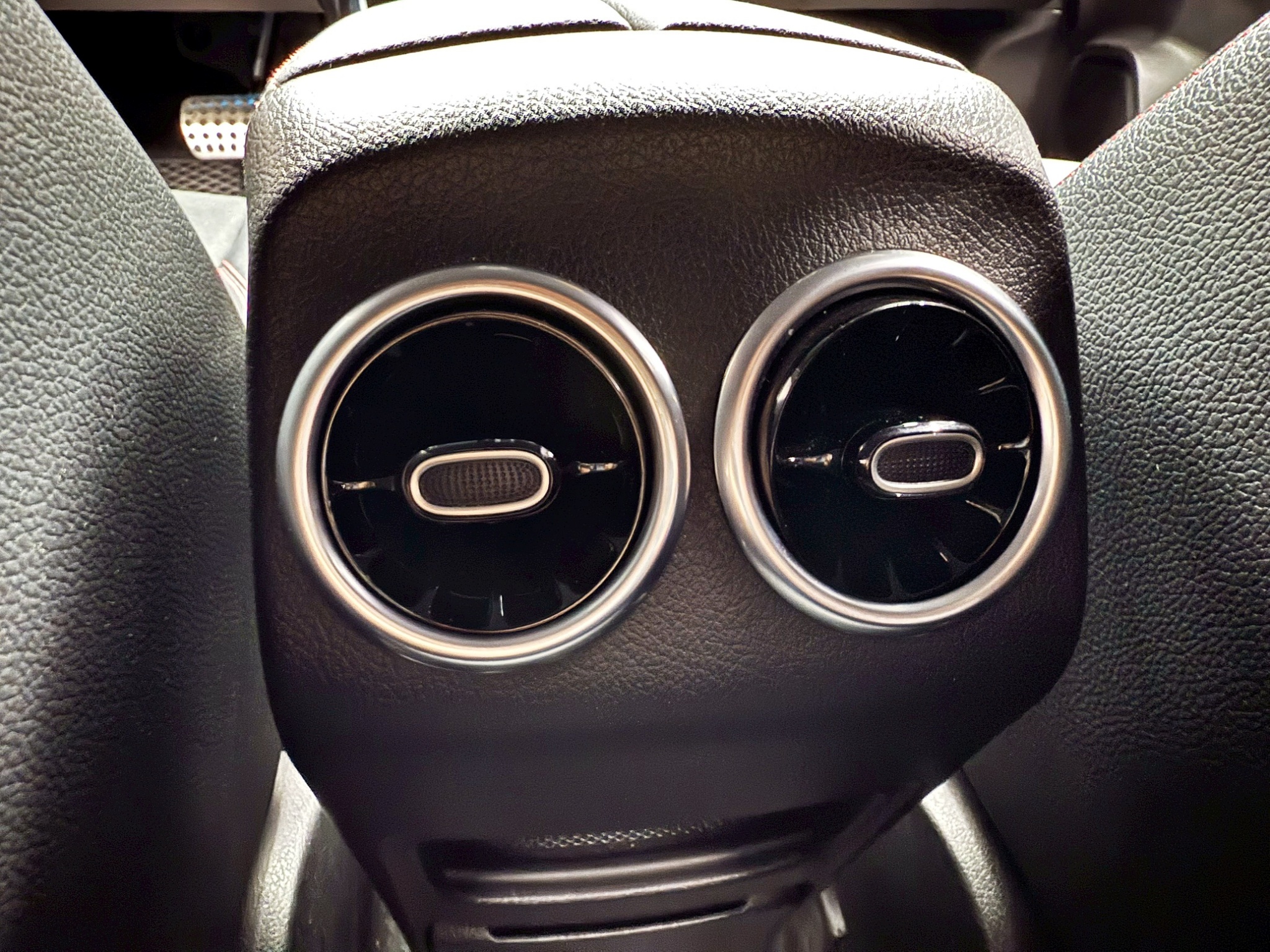 全台到府賞車 2020 Benz GLB200 AMG X247型『小李經理』元禾國際車業/中古車/促銷中  第15張相片