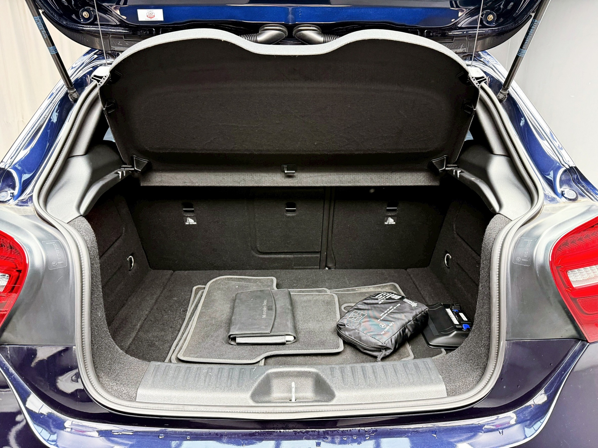 全台到府賞車 2017 Benz A180 W176型『小李經理』元禾國際車業/中古車/促銷中  第15張相片