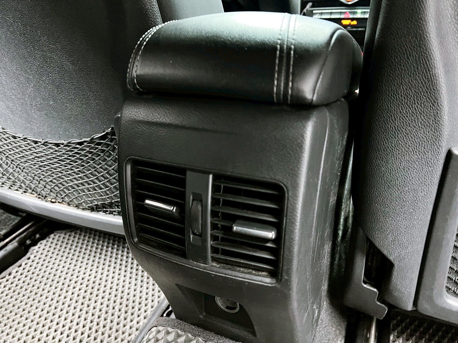 全台到府賞車 2016/17 Infiniti Q30 風尚版『小李經理』元禾國際車業/中古車/促銷中  第11張相片