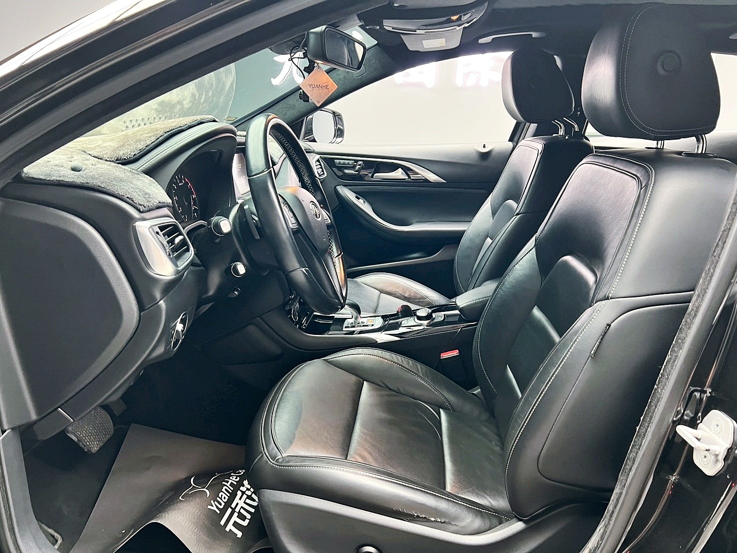 全台到府賞車 2016/17 Infiniti Q30 風尚版『小李經理』元禾國際車業/中古車/促銷中  第14張相片