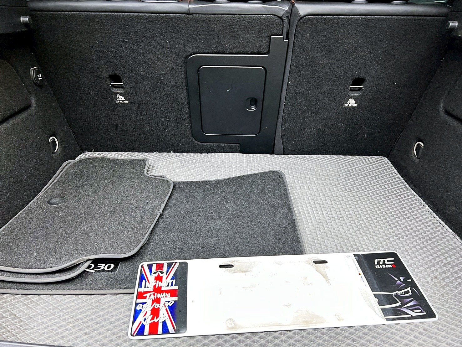 全台到府賞車 2016/17 Infiniti Q30 風尚版『小李經理』元禾國際車業/中古車/促銷中  第17張相片