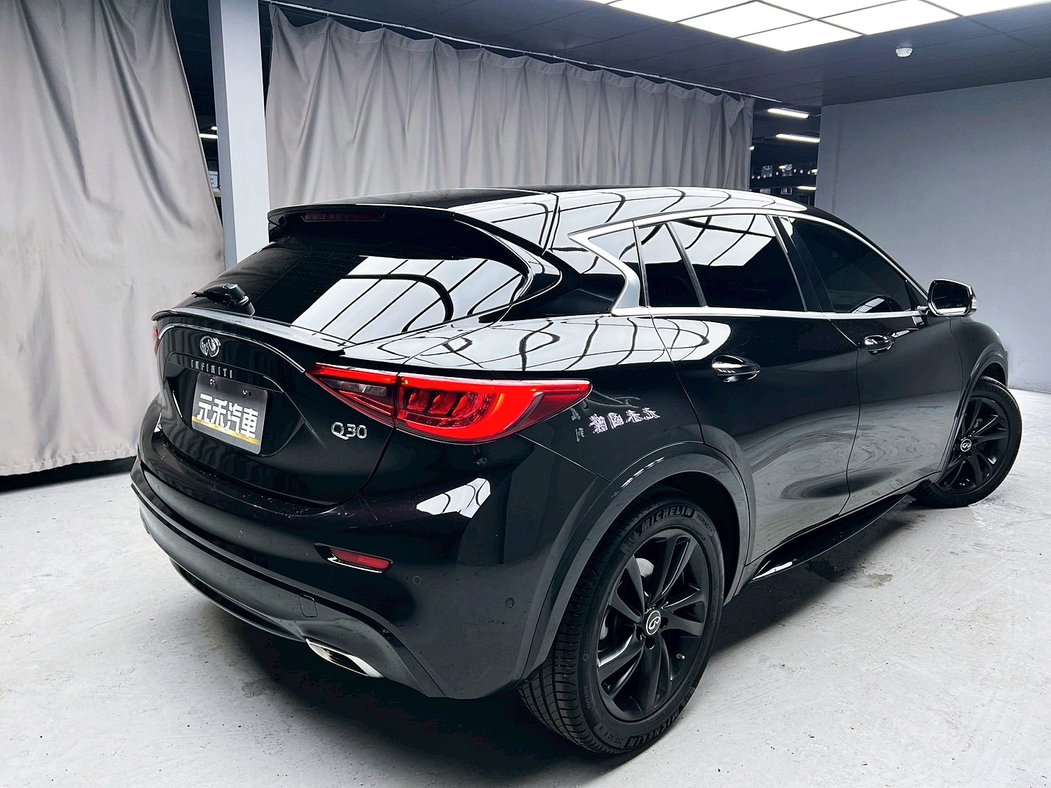 全台到府賞車 2016/17 Infiniti Q30 風尚版『小李經理』元禾國際車業/中古車/促銷中  第18張相片