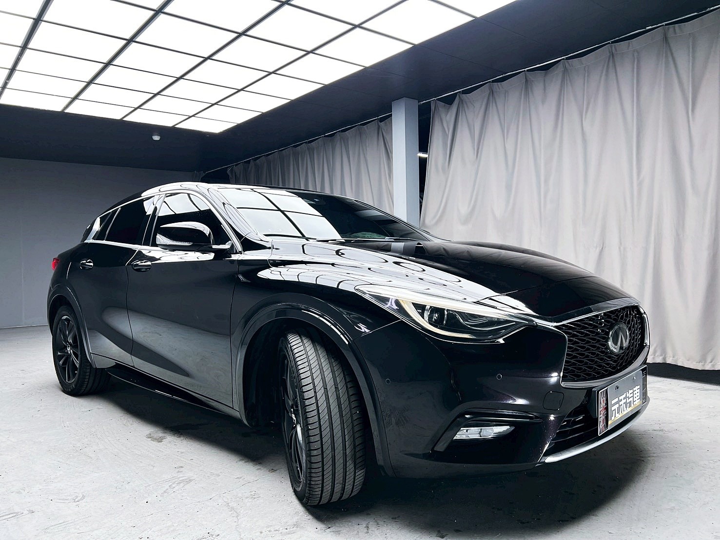 全台到府賞車 2016/17 Infiniti Q30 風尚版『小李經理』元禾國際車業/中古車/促銷中  第19張相片