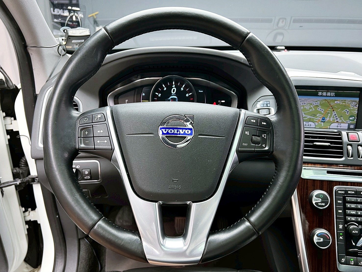 全台到府賞車 2013/14 Volvo XC60 T5 旗艦版『小李經理』元禾國際車業/中古車/促銷中  第7張相片