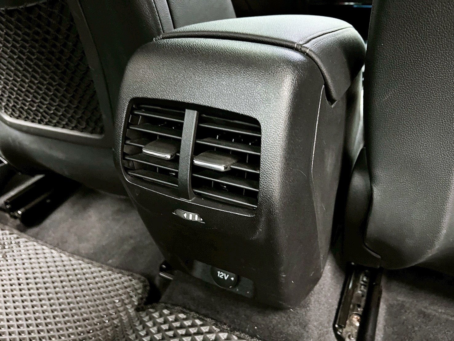 全台到府賞車 2020 Ford Focus 4D EcoBoost 182匹 17TSR『小李經理』元禾國際車業/中古車/促銷中  第11張相片