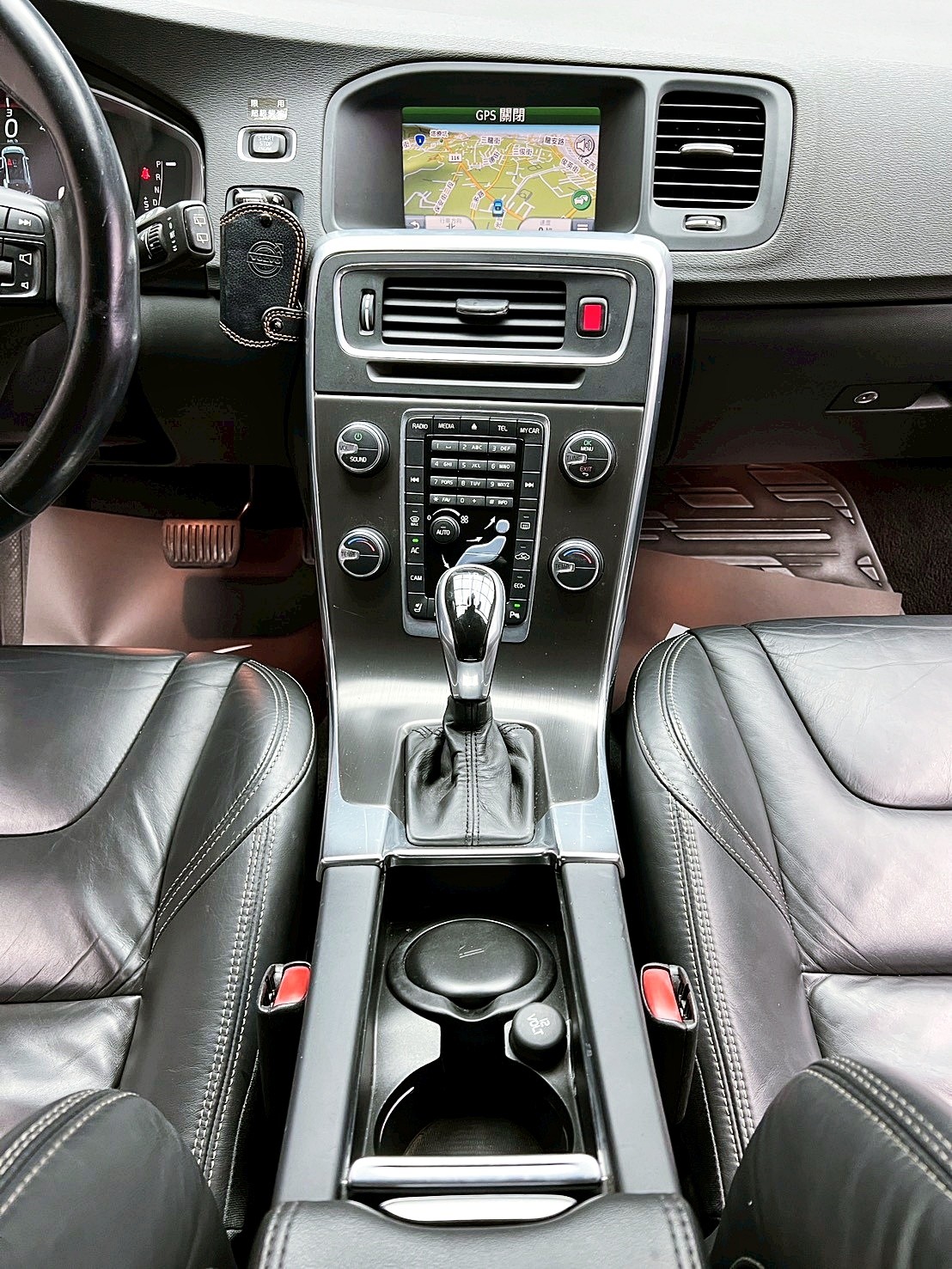 全台到府賞車 2014 Volvo V60 D4 豪華版『小李經理』元禾國際車業/中古車/促銷中  第8張相片