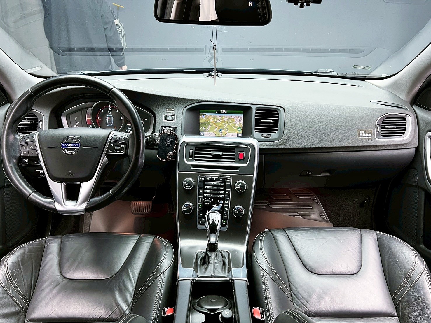全台到府賞車 2014 Volvo V60 D4 豪華版『小李經理』元禾國際車業/中古車/促銷中  第9張相片