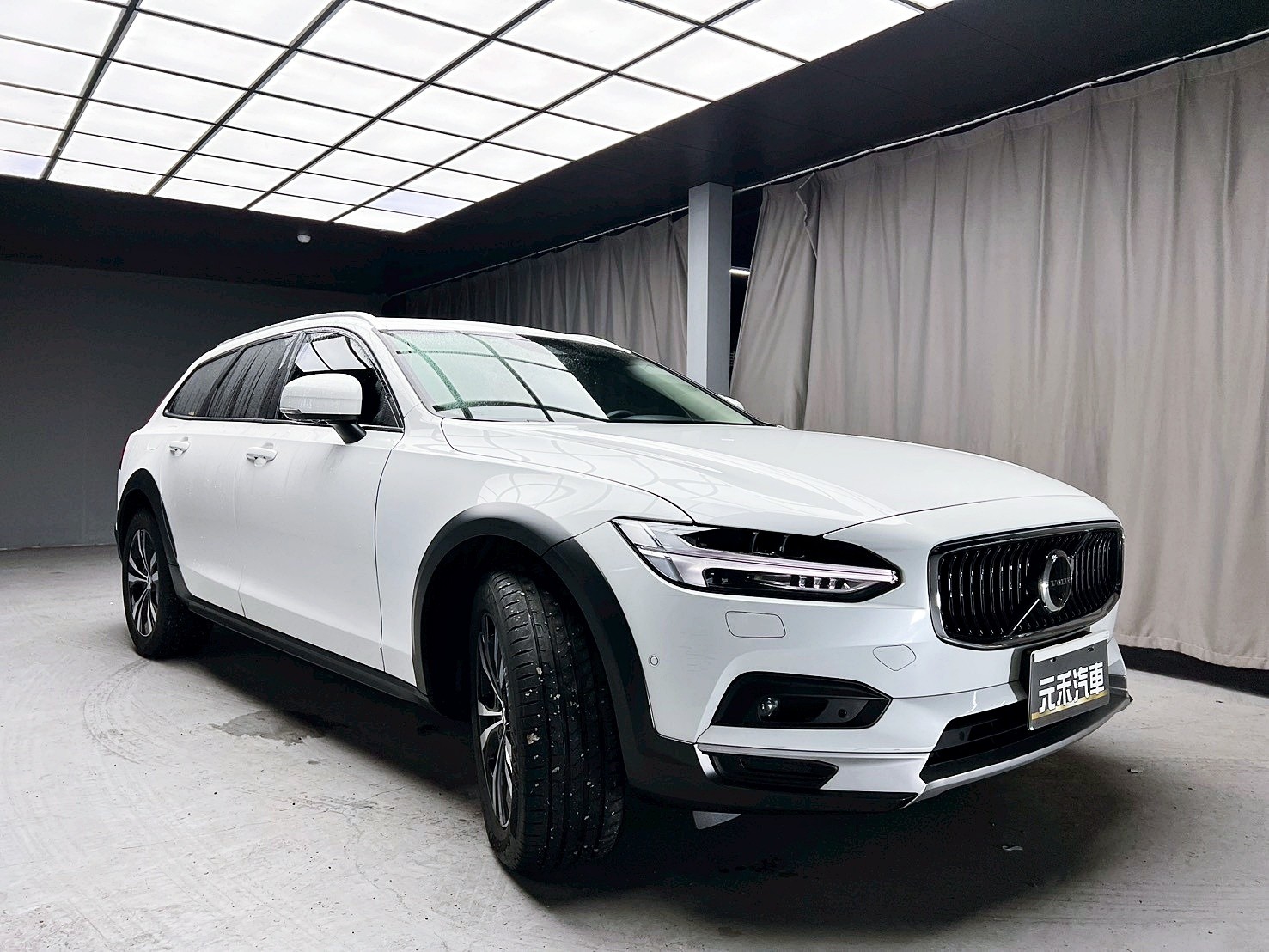全台到府賞車 2021 Volvo V90 Cross Country B5 Momentum『小李經理』元禾國際車業/中古車/促銷中  第19張相片