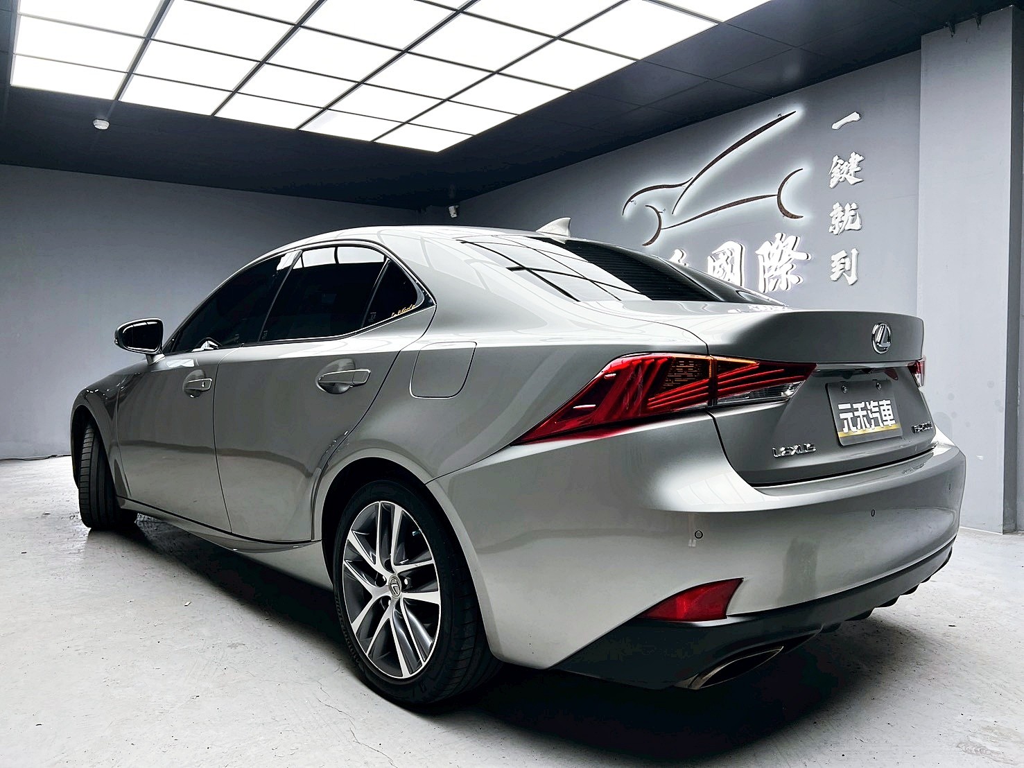 全台到府賞車 2017 Lexus IS200t 豪華版『小李經理』元禾國際車業/中古車/促銷中  第3張相片