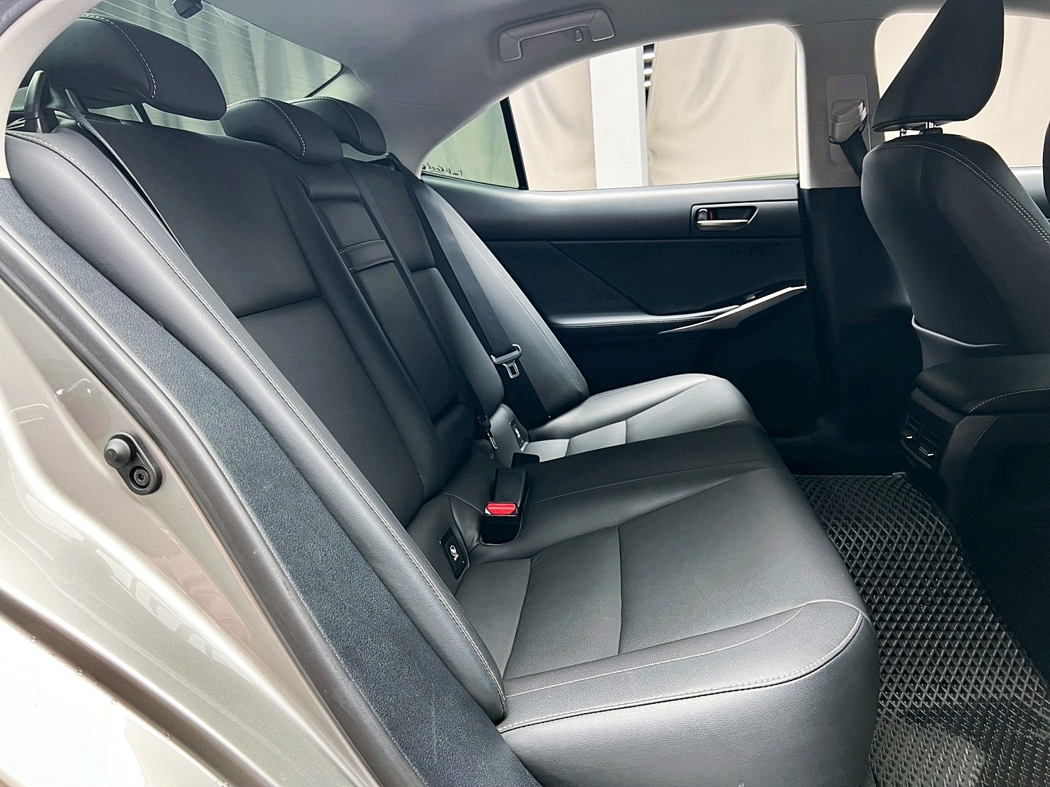 全台到府賞車 2017 Lexus IS200t 豪華版『小李經理』元禾國際車業/中古車/促銷中  第12張相片