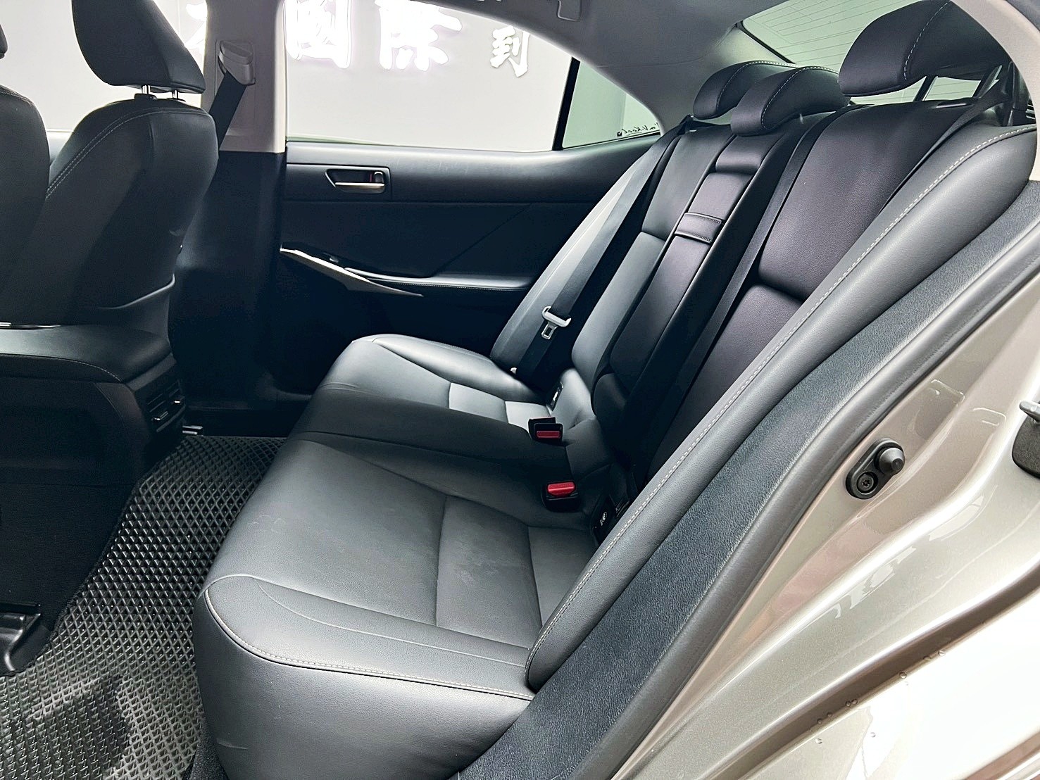 全台到府賞車 2017 Lexus IS200t 豪華版『小李經理』元禾國際車業/中古車/促銷中  第13張相片