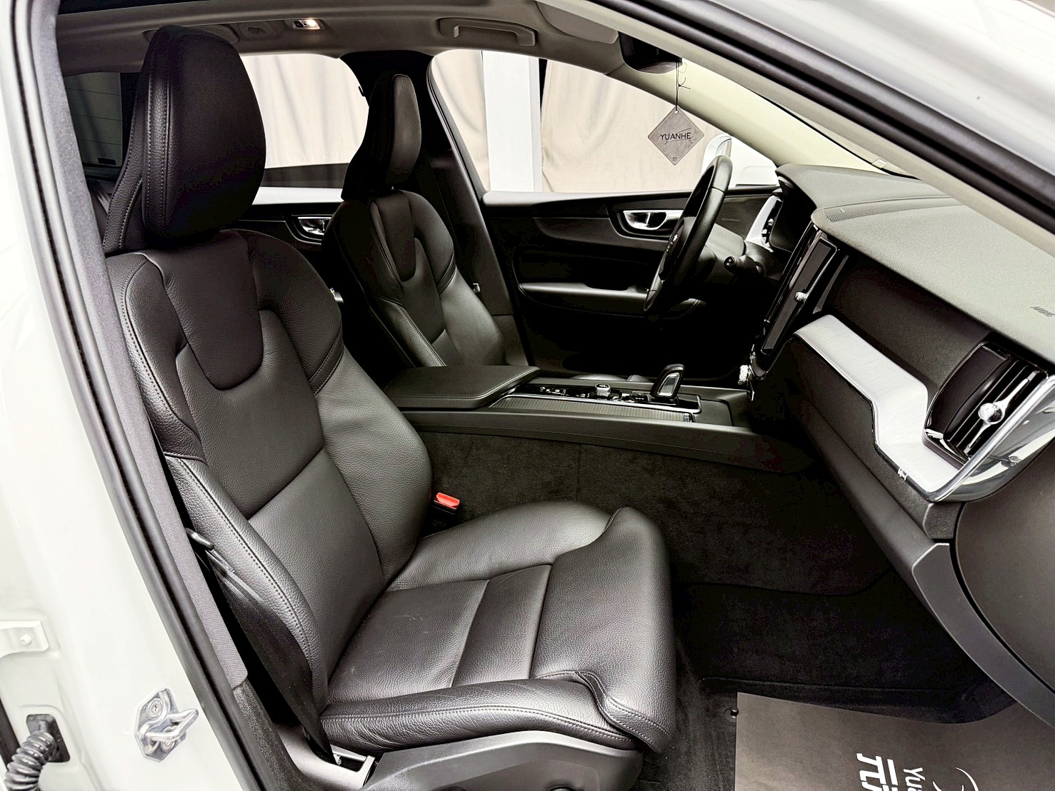 全台到府賞車 2020 Volvo XC60 B5 Momentum AWD『小李經理』元禾國際車業/中古車/促銷中  第11張相片