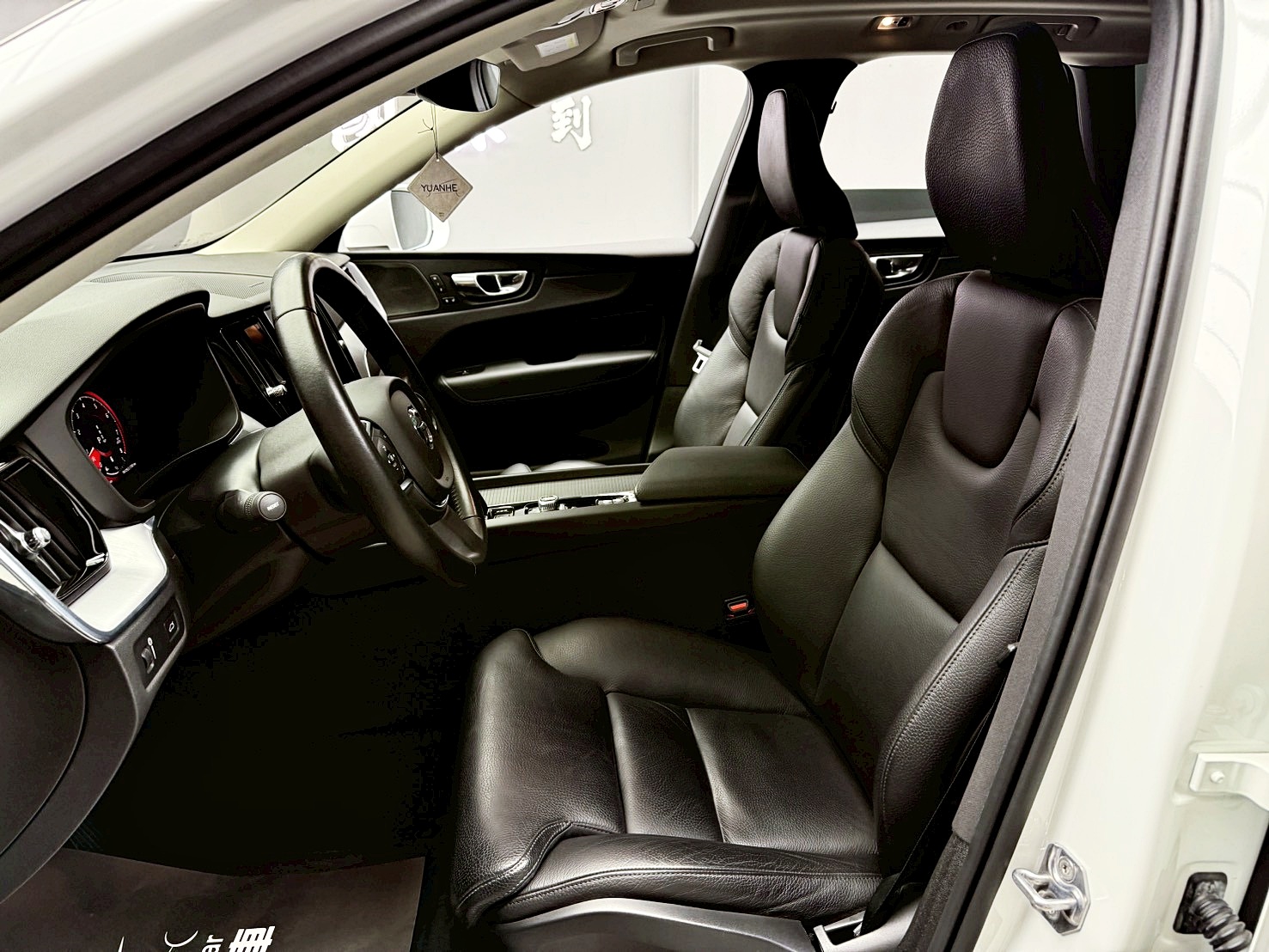 全台到府賞車 2020 Volvo XC60 B5 Momentum AWD『小李經理』元禾國際車業/中古車/促銷中  第14張相片