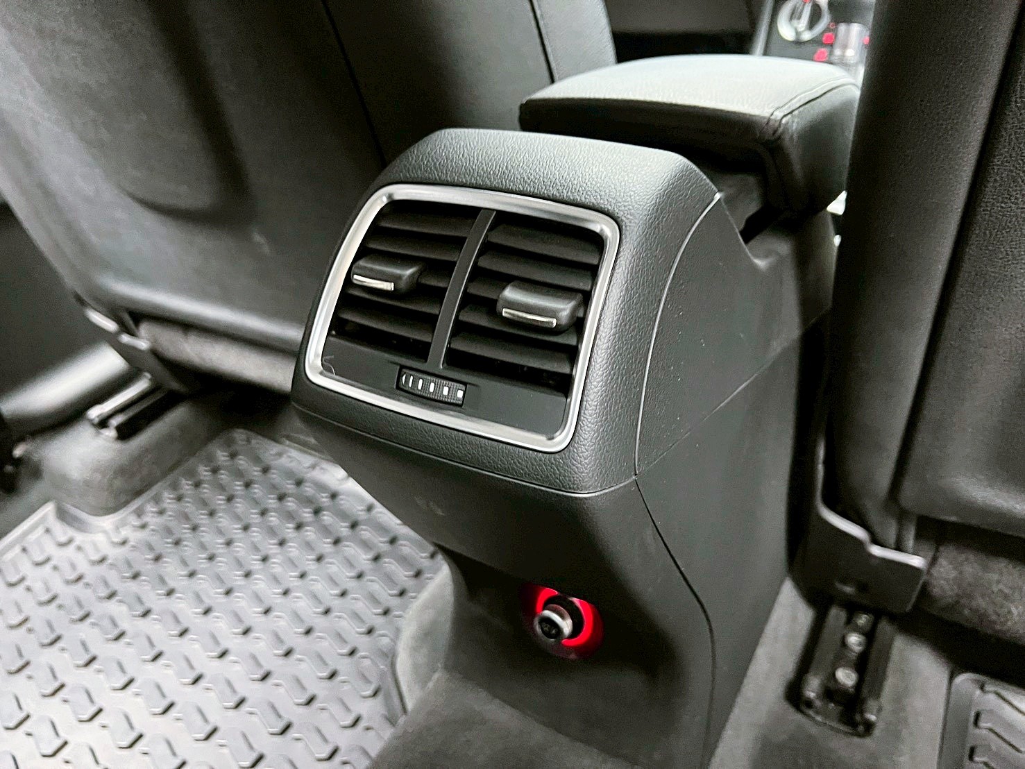 全台到府賞車 2012/13 Audi Q3 TFSI Quattro『小李經理』元禾國際車業/中古車/促銷中  第11張相片