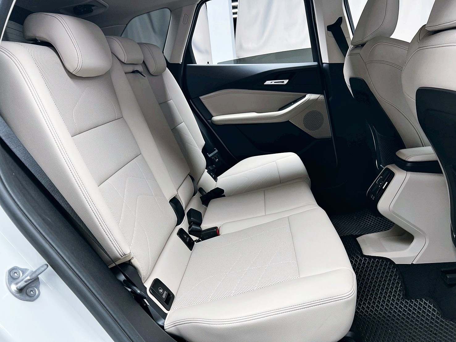 全台到府賞車 2022/23 BMW 220i Active Tourer Luxury『小李經理』元禾國際車業/中古車/促銷中  第13張相片