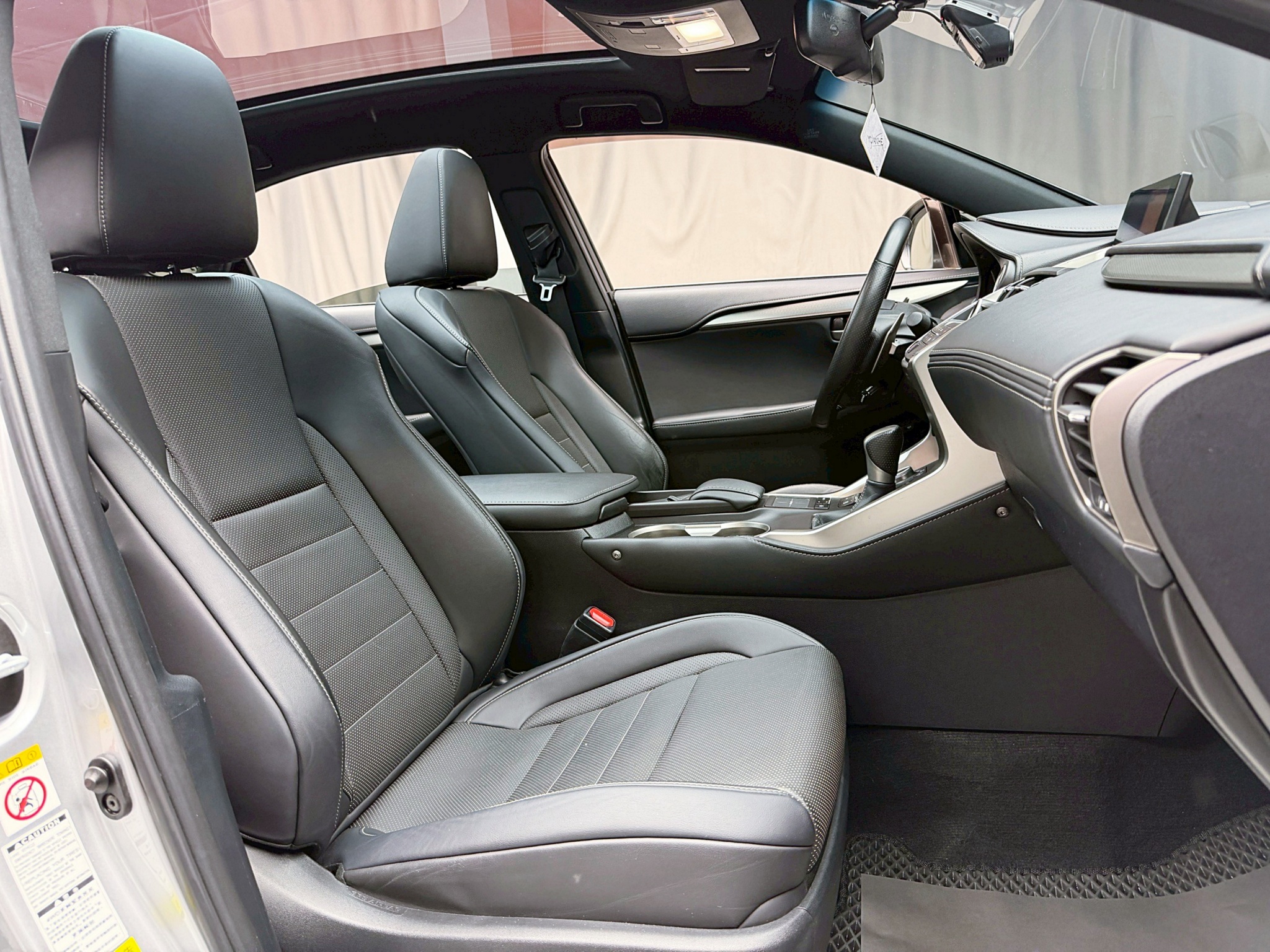 全台到府賞車 2015/16 Lexus NX300h 全景天窗 AWD F-Sport版『小李經理』元禾國際車業/中古車/促銷中  第13張相片