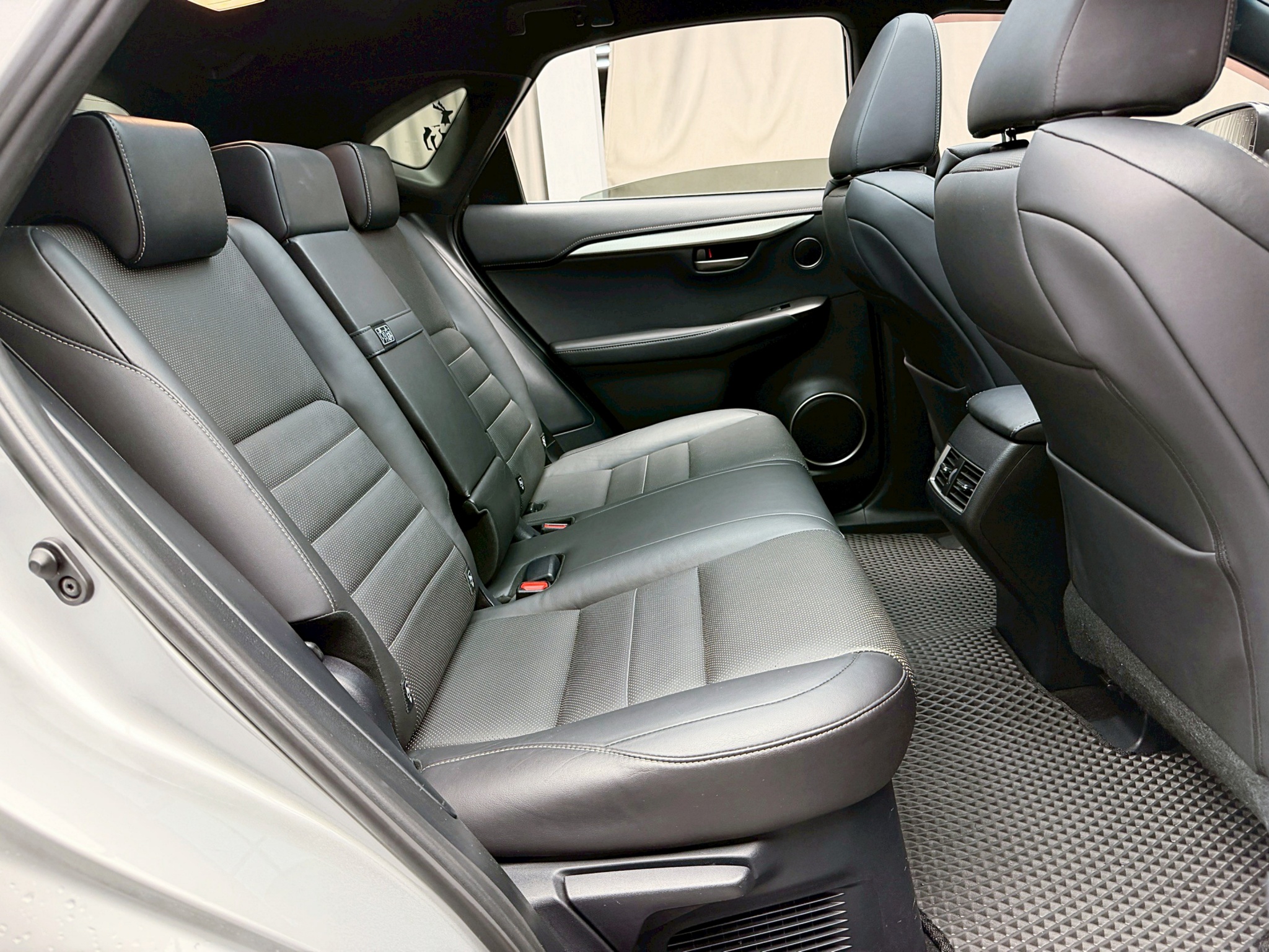 全台到府賞車 2015/16 Lexus NX300h 全景天窗 AWD F-Sport版『小李經理』元禾國際車業/中古車/促銷中  第14張相片