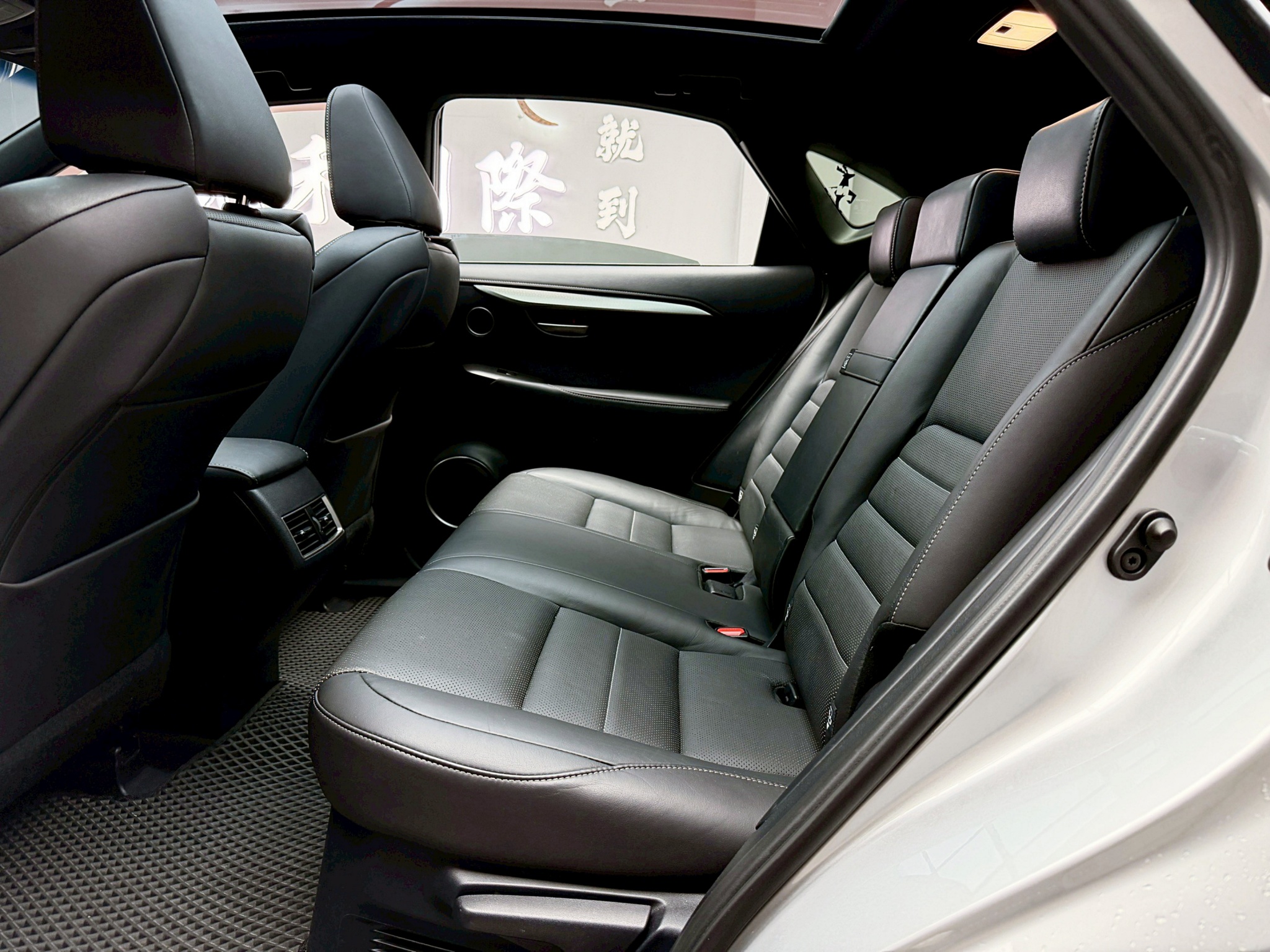 全台到府賞車 2015/16 Lexus NX300h 全景天窗 AWD F-Sport版『小李經理』元禾國際車業/中古車/促銷中  第16張相片