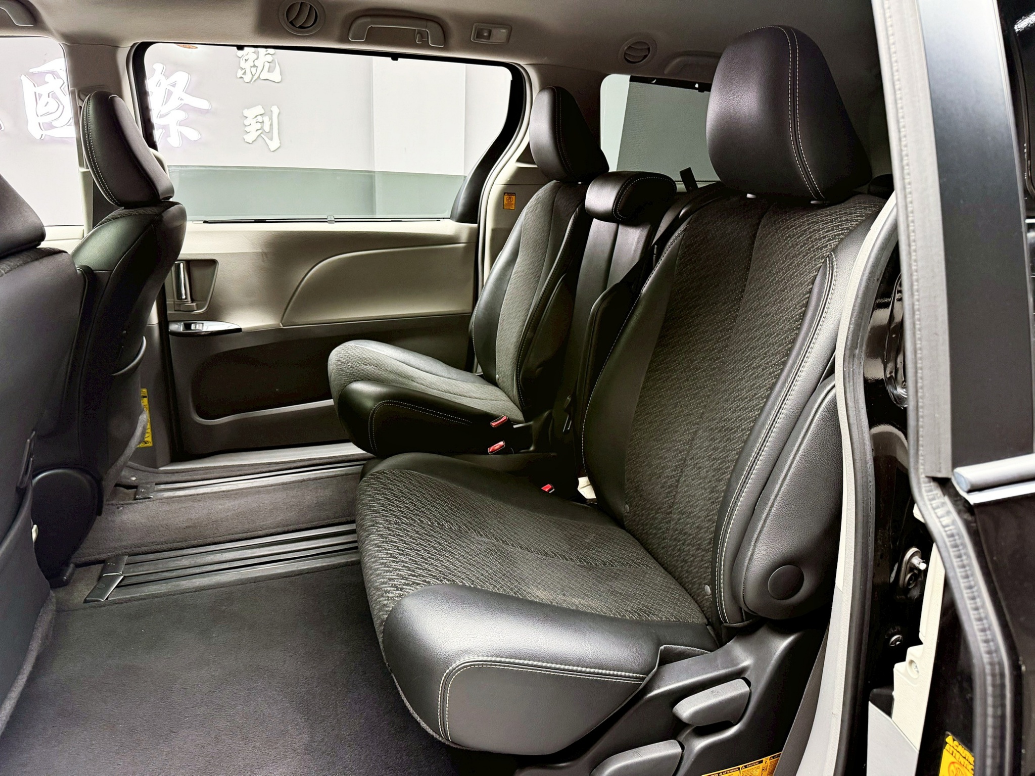 全台到府賞車 2013 Toyota Sienna SE 八人座『小李經理』元禾國際車業/中古車/促銷中  第11張相片