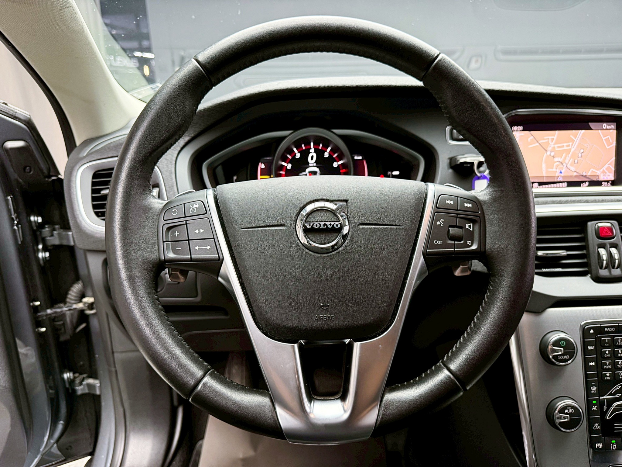 全台到府賞車 2017 Volvo V40 T3 安全旗艦版『小李經理』元禾國際車業/中古車/促銷中  第9張相片