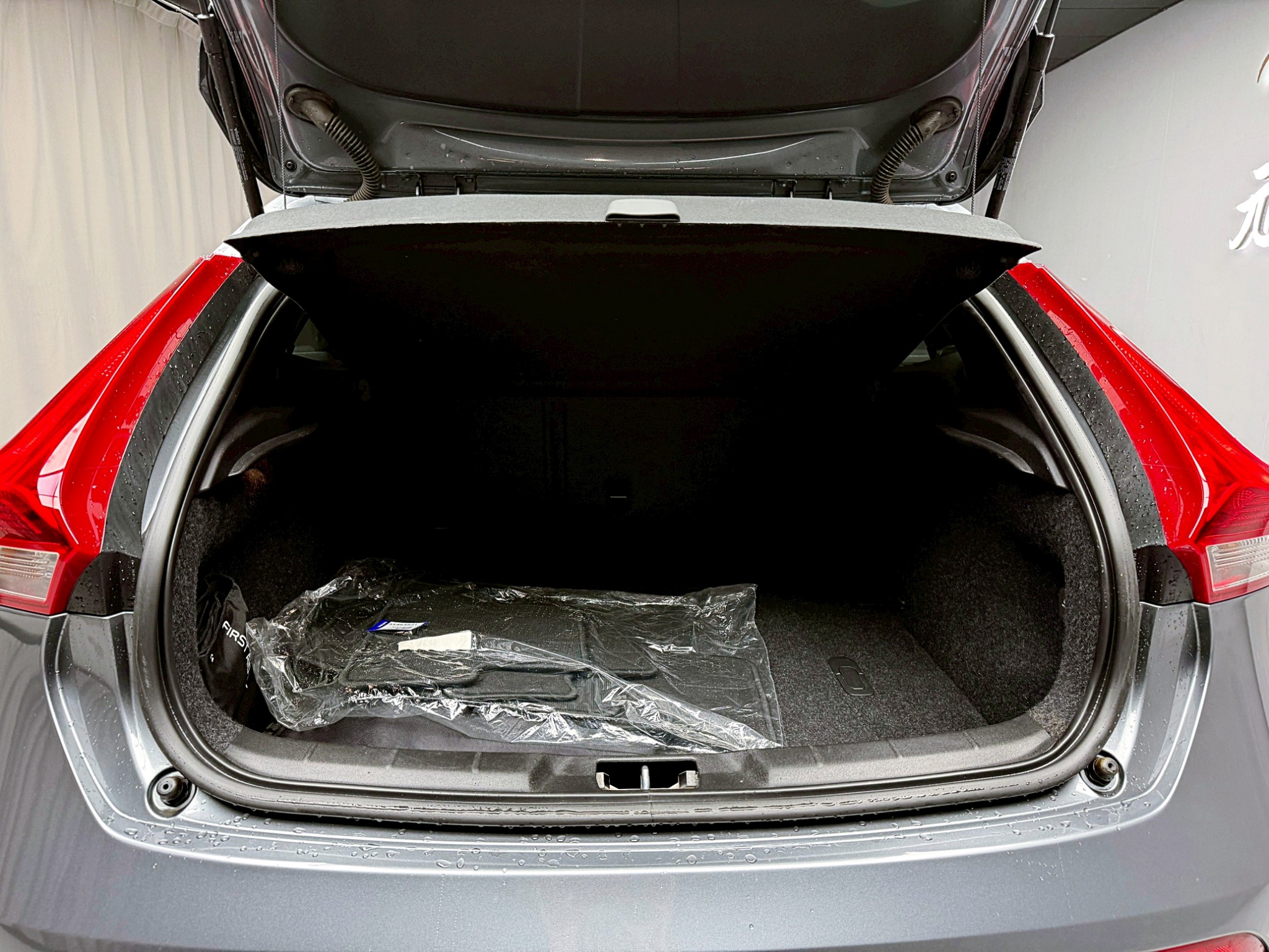 全台到府賞車 2017 Volvo V40 T3 安全旗艦版『小李經理』元禾國際車業/中古車/促銷中  第17張相片