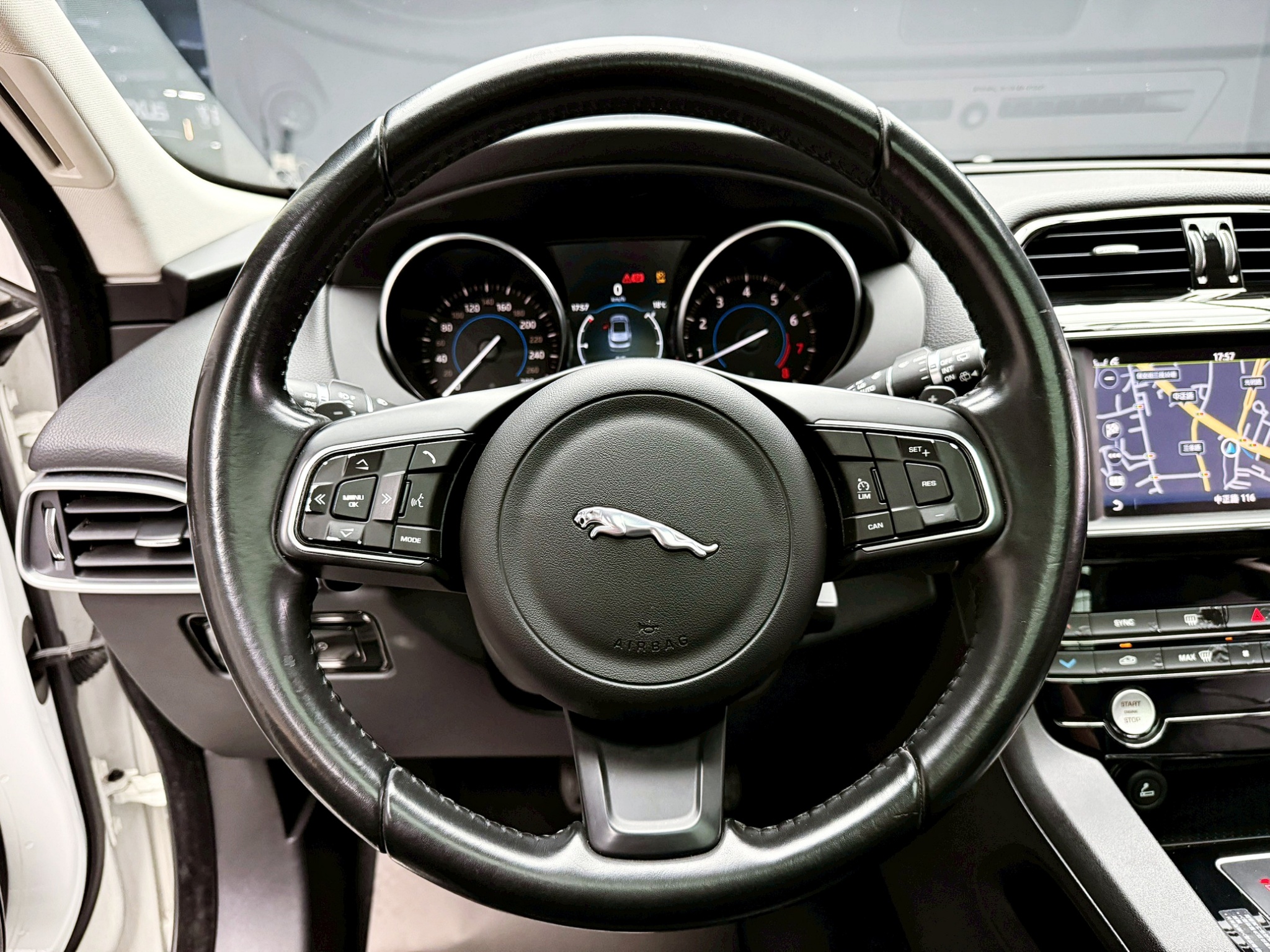 全台到府賞車 2016 Jaguar F-Pace Prestige 35T AWD『小李經理』元禾國際車業/中古車/促銷中  第7張相片