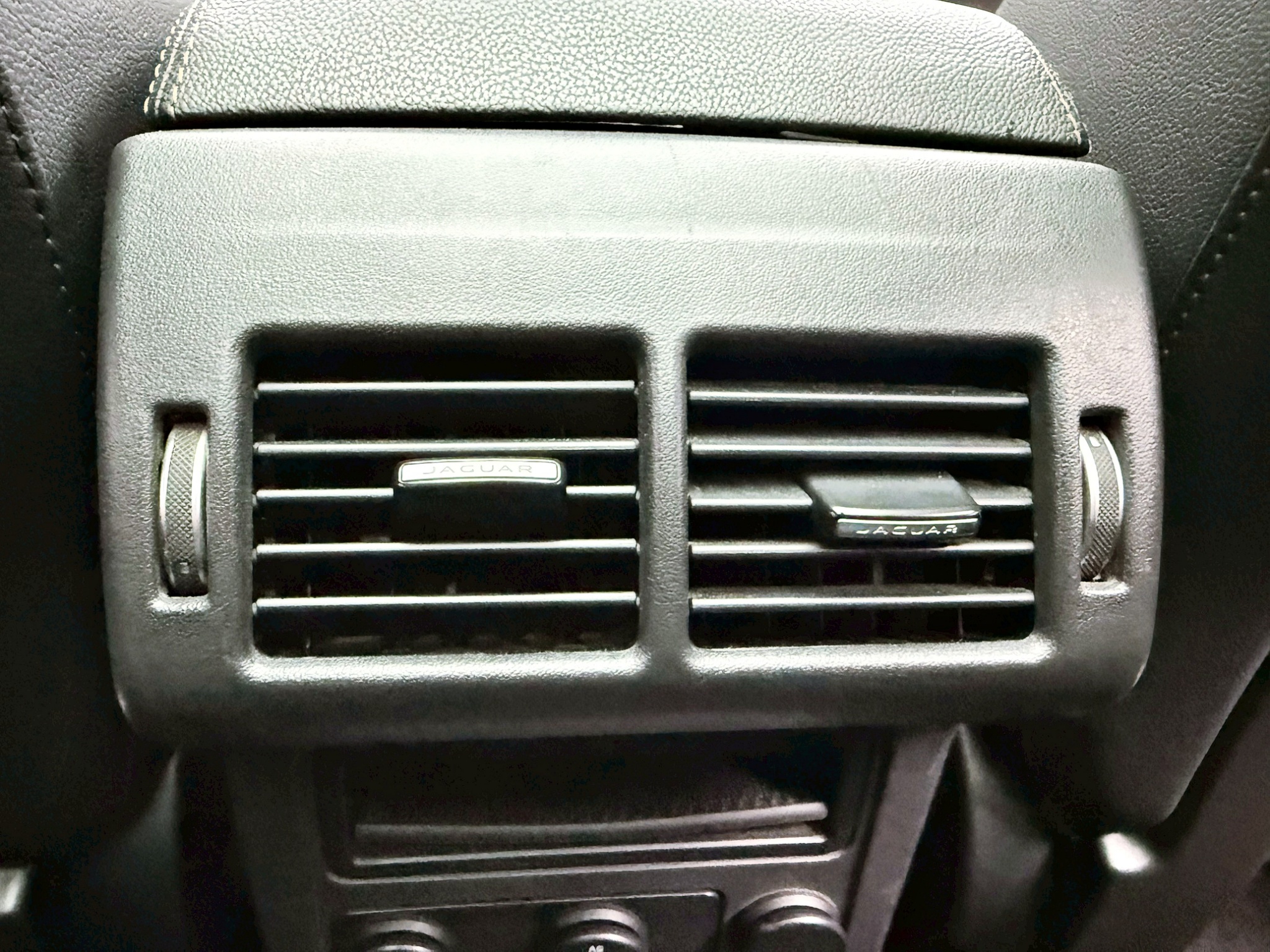 全台到府賞車 2016 Jaguar F-Pace Prestige 35T AWD『小李經理』元禾國際車業/中古車/促銷中  第12張相片