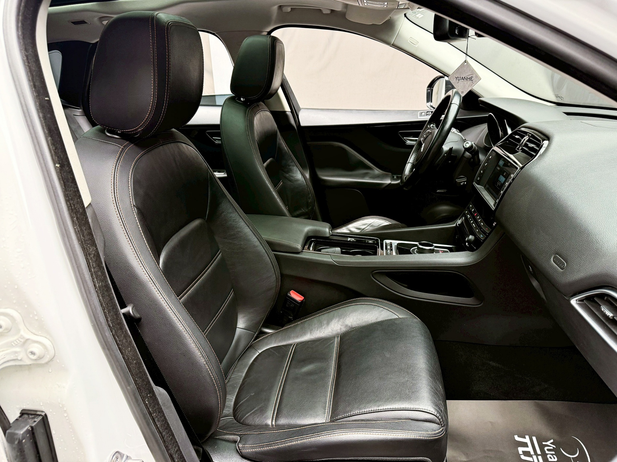 全台到府賞車 2016 Jaguar F-Pace Prestige 35T AWD『小李經理』元禾國際車業/中古車/促銷中  第16張相片