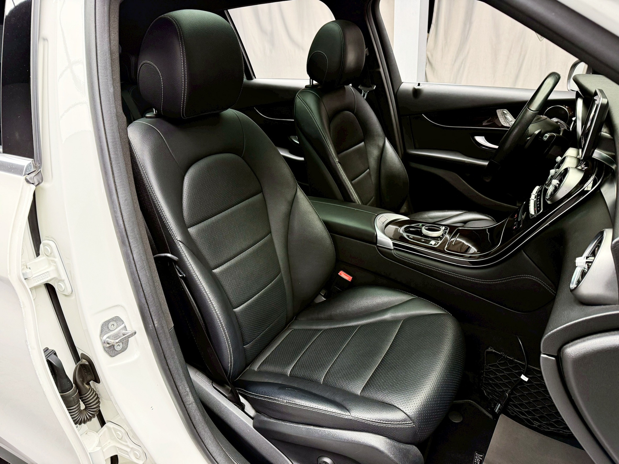 全台到府賞車 2016/17 Benz GLC300 4Matic X253型『小李經理』元禾國際車業/中古車/促銷中  第16張相片