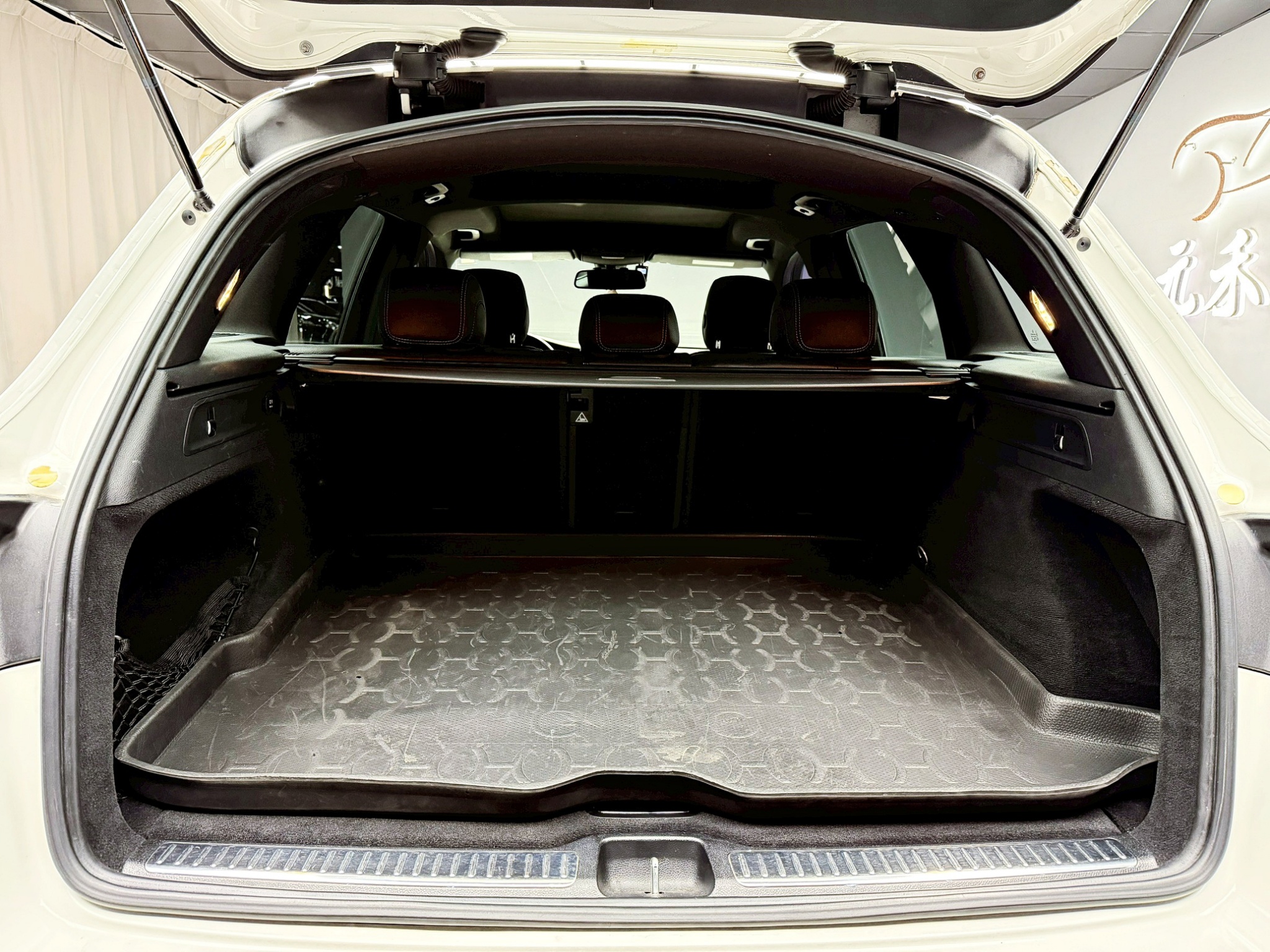 全台到府賞車 2016/17 Benz GLC300 4Matic X253型『小李經理』元禾國際車業/中古車/促銷中  第17張相片