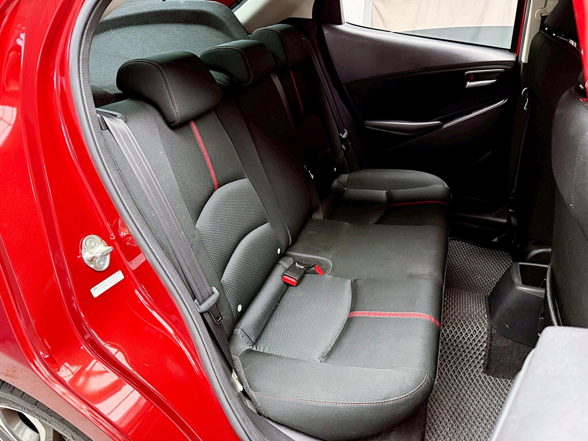 全台到府賞車 2017 Mazda2 尊榮型『小李經理』元禾國際車業/中古車/促銷中  第12張相片