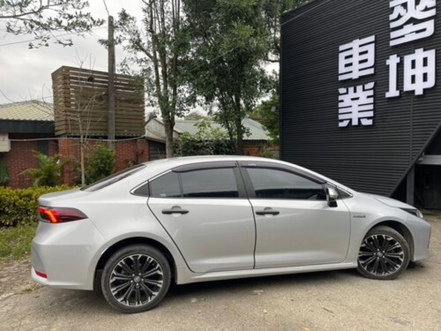 TOYOTA豐田 ALTIS  第3張相片