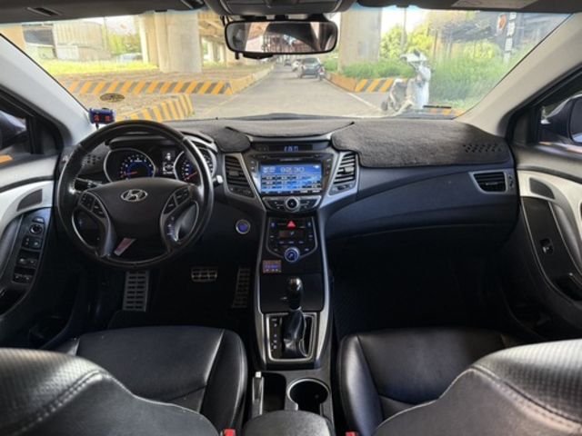 HYUNDAI現代 ELANTRA  第5張相片