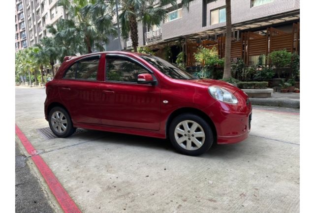 2013 NISSAN MARCH  第2張相片