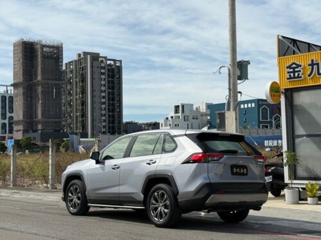 TOYOTA豐田 RAV4  第3張相片