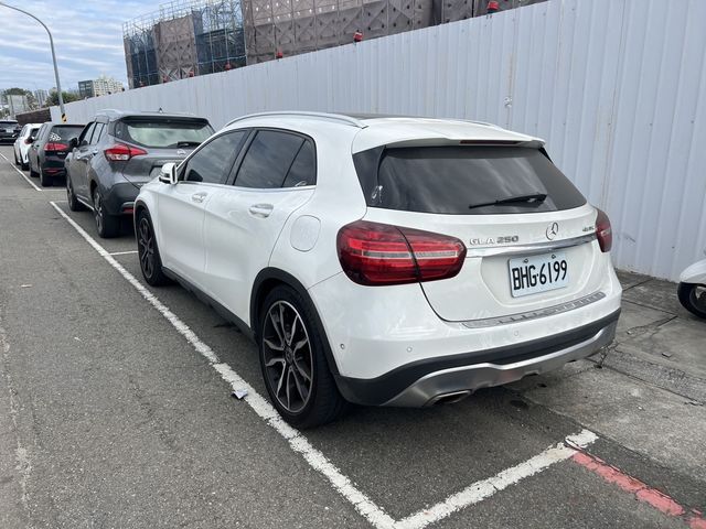 M-BENZ賓士 GLA250  第2張相片