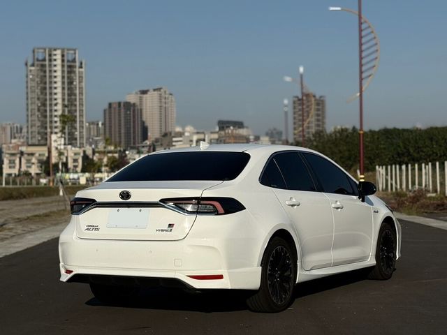 TOYOTA豐田 COROLLA ALTIS HYBRID  第2張相片