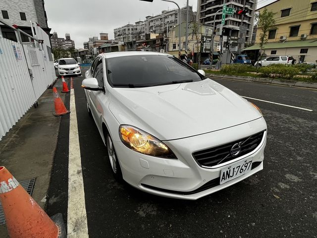 VOLVO富豪 V40  第1張相片