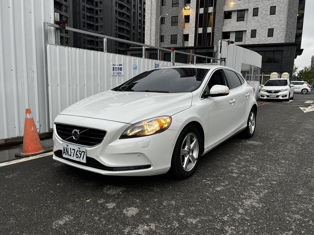 VOLVO富豪 V40  第2張相片